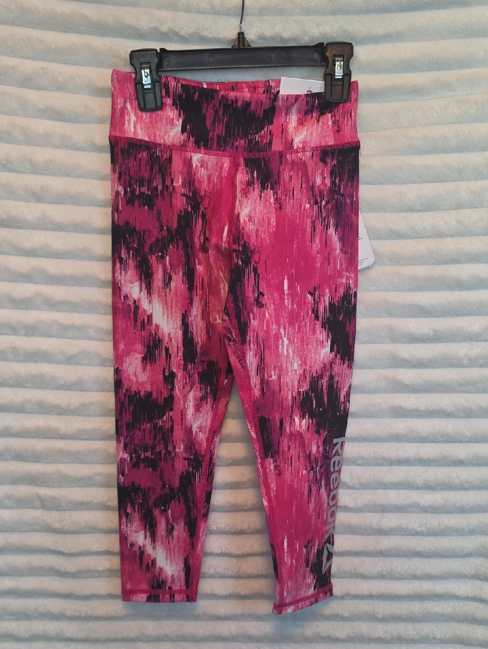 0181 Reebok Pink and Black Patterned Girls' Capri Leggings